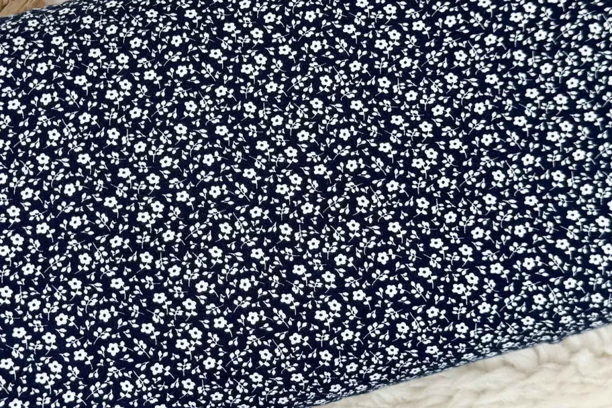 Jersey Stoff – Blumenwiese mit kleinen Blümchen in marineblau – Öko Tex 100 – Bild 2